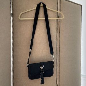 L.A.M.B. Black fish scale leather shoulder bag with adjustable strap 🖤